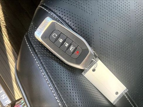 Certified 2025 INFINITI QX80 Sensory image 11