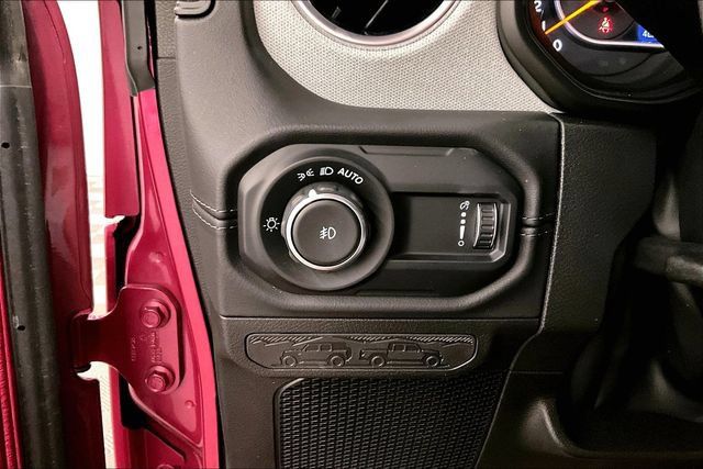 Used 2024 Jeep Wrangler Unlimited Sahara w/ Technology Group AWD/4WD image 37