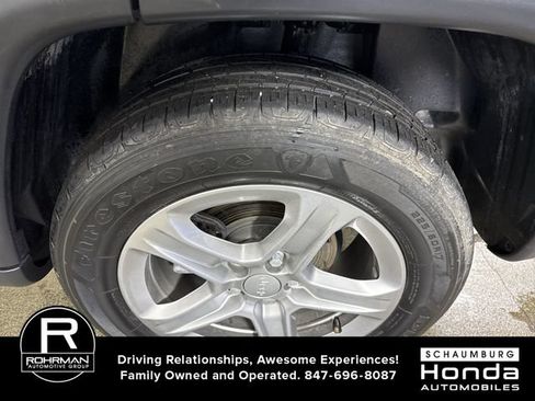 Used 2023 Jeep Compass Latitude w/ Sun and Sound Group AWD/4WD image 5