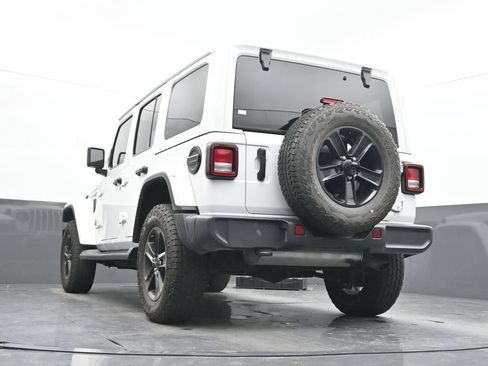 Used 2021 Jeep Wrangler Unlimited Sahara AWD/4WD image 30