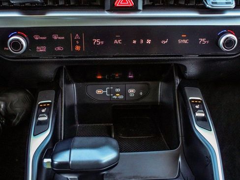 Used 2024 Kia Sorento S image 23