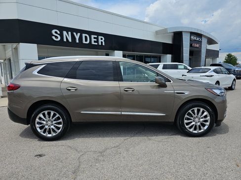 Used 2020 Buick Enclave Essence w/ Sound and Sites Package FWD image 2