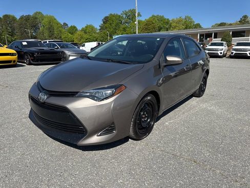 Used 2019 Toyota Corolla LE image 1