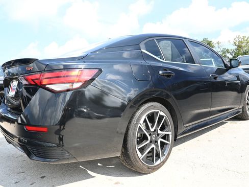 Used 2025 Nissan Sentra SR FWD image 2