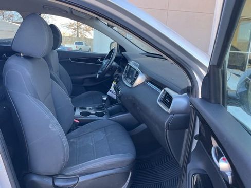 Used 2020 Kia Sorento LX w/ LX I4 Convenience Package image 21