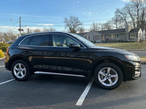 Used 2023 Audi Q5 2.0T Premium w/ Convenience Package image 3