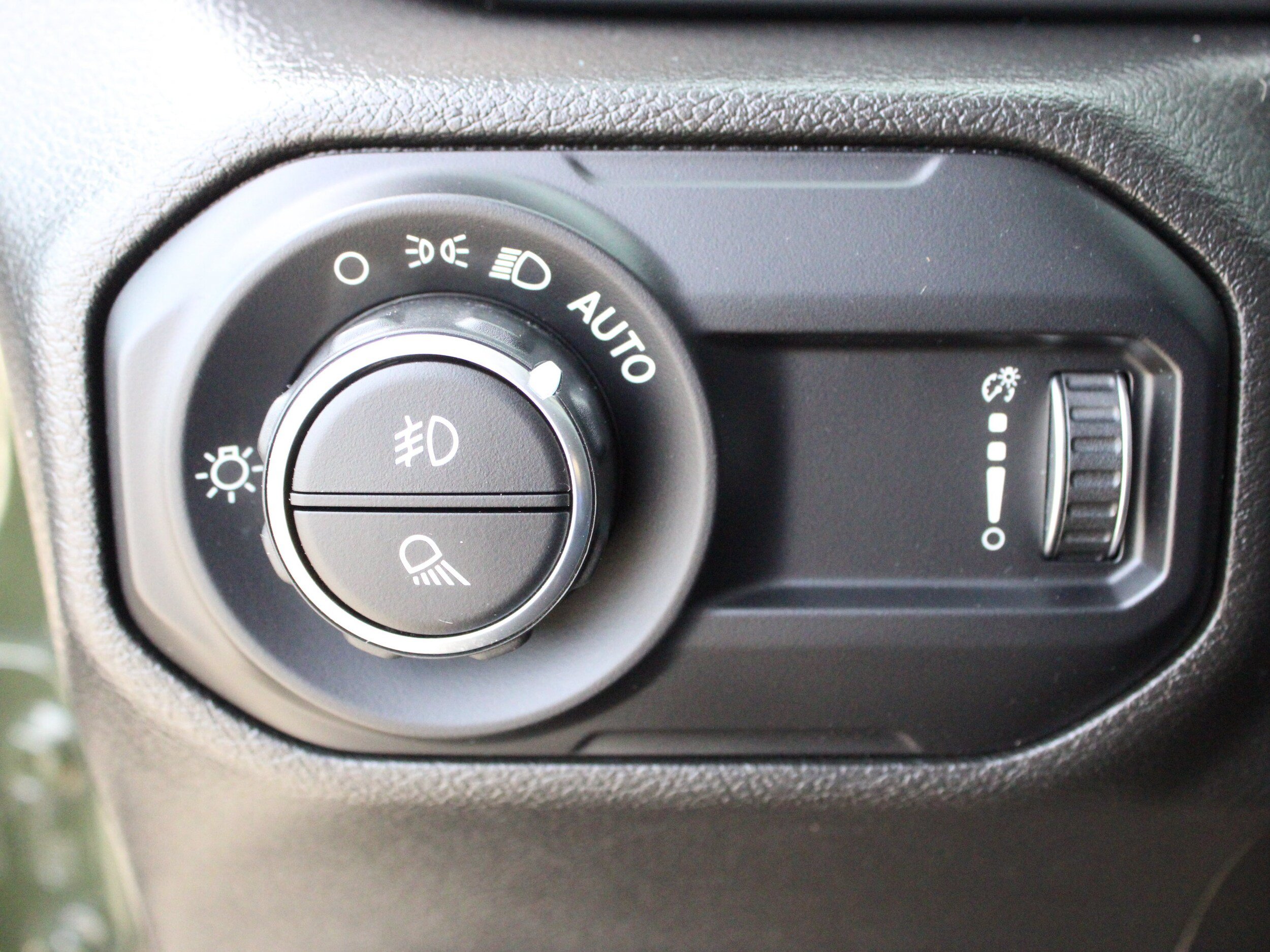 Used 2023 Jeep Gladiator Sport AWD/4WD image 33
