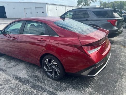 Used 2025 Hyundai Elantra SEL FWD image 3