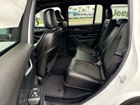 New 2025 Jeep Grand Cherokee Altitude image 20