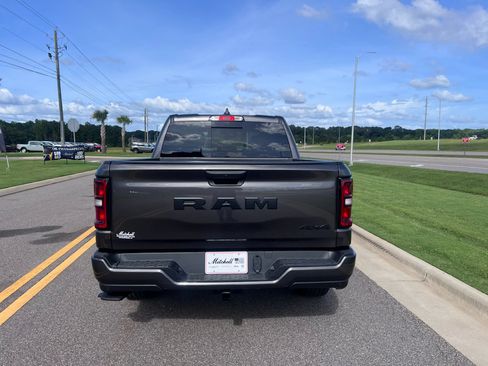 New 2026 RAM 1500 Express AWD/4WD image 4