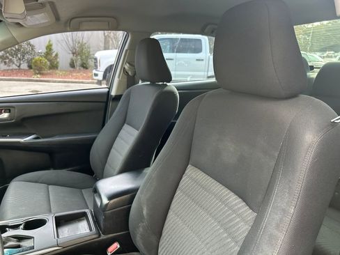 Used 2015 Toyota Camry image 9