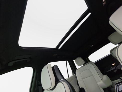 Used 2026 Lincoln Aviator Black Label w/ Jet Appearance Package AWD/4WD image 32
