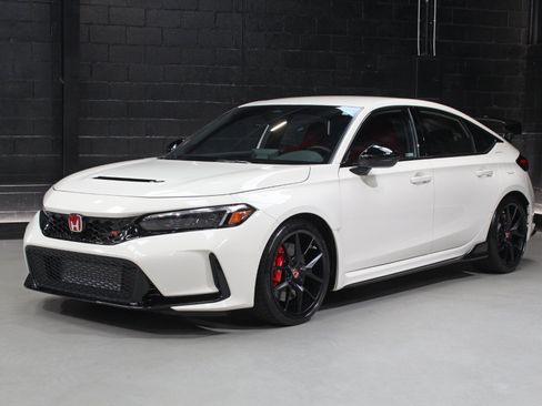 Used 2024 Honda Civic Type R image 3
