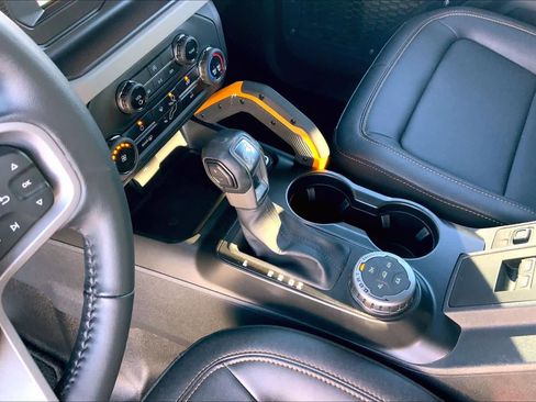 Used 2023 Ford Bronco Badlands image 17