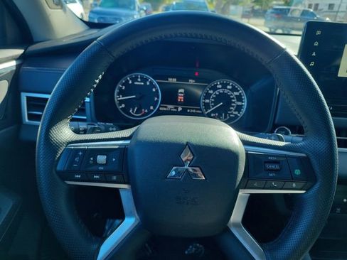 Used 2025 Mitsubishi Outlander SE image 25