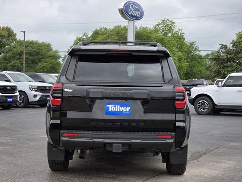 Used 2025 Toyota 4Runner SR5 AWD/4WD image 6