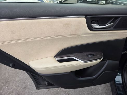 Used 2018 Honda Clarity Touring image 10