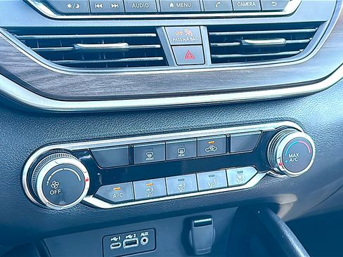 Used 2024 Nissan Altima 2.5 SV image 33