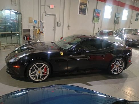Used 2018 Ferrari California T image 47