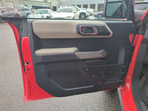 Used 2023 Ford Bronco Wildtrak image 16