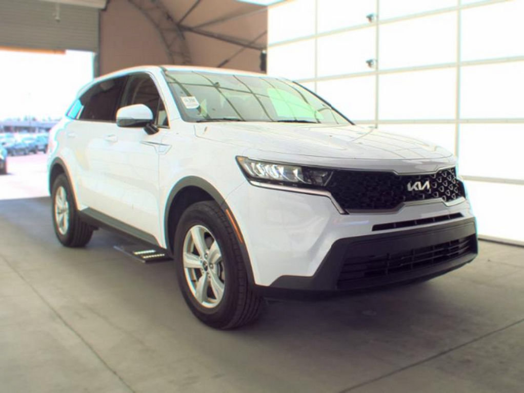 Used 2023 Kia Sorento LX AWD/4WD image 3