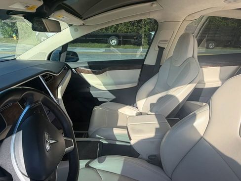 Used 2018 Tesla Model X 75D AWD/4WD image 11