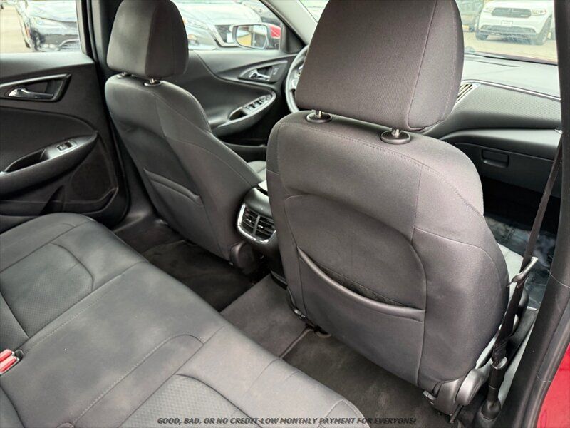 Used 2017 Chevrolet Malibu LT FWD image 18