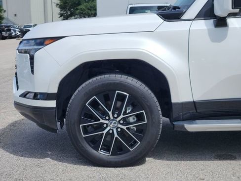 Used 2024 Lexus GX 550 w/ Accessory Package (Z1) AWD/4WD image 5