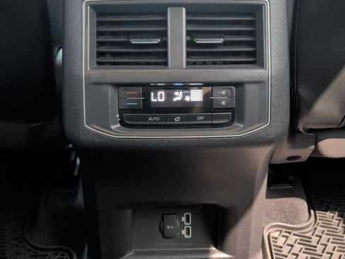 Used 2018 Volkswagen Atlas SE w/ R-Line Package AWD/4WD image 25