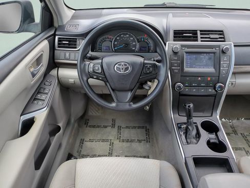 Used 2015 Toyota Camry LE image 27