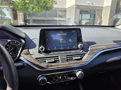 Used 2023 Nissan Altima 2.5 SV image 6