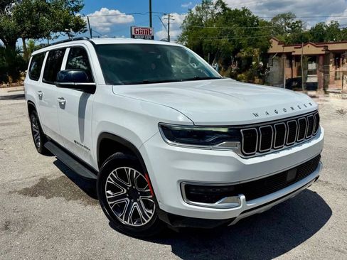 Used 2023 Jeep Wagoneer L Series II image 2