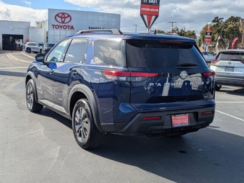 Used 2024 Nissan Pathfinder SV image 12