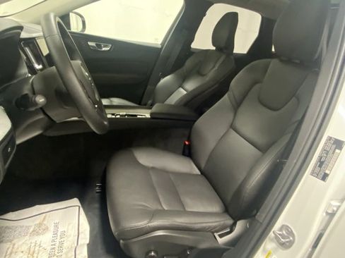 Used 2025 Volvo XC60 B5 Plus image 11