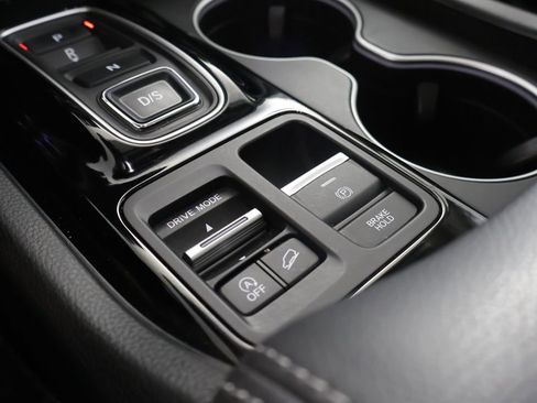 Used 2025 Honda Pilot Elite image 63