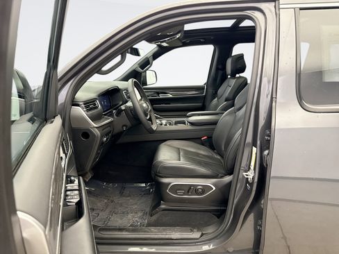 Used 2022 Jeep Wagoneer Series II w/ Premium Group I image 10