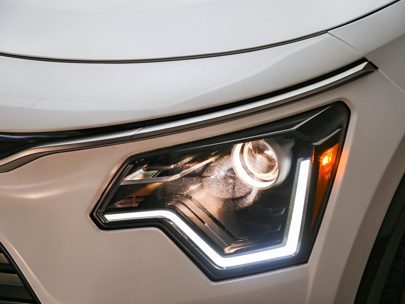 Used 2024 Kia Niro EX Touring FWD image 8