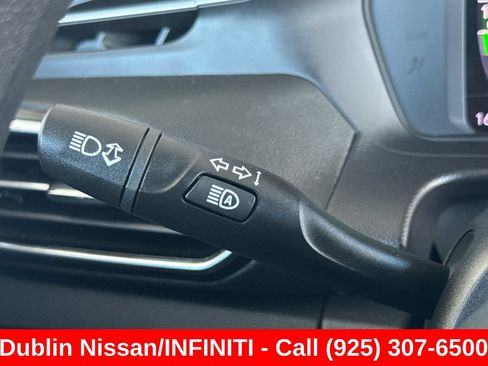 Used 2023 Chevrolet Bolt EUV LT FWD image 36
