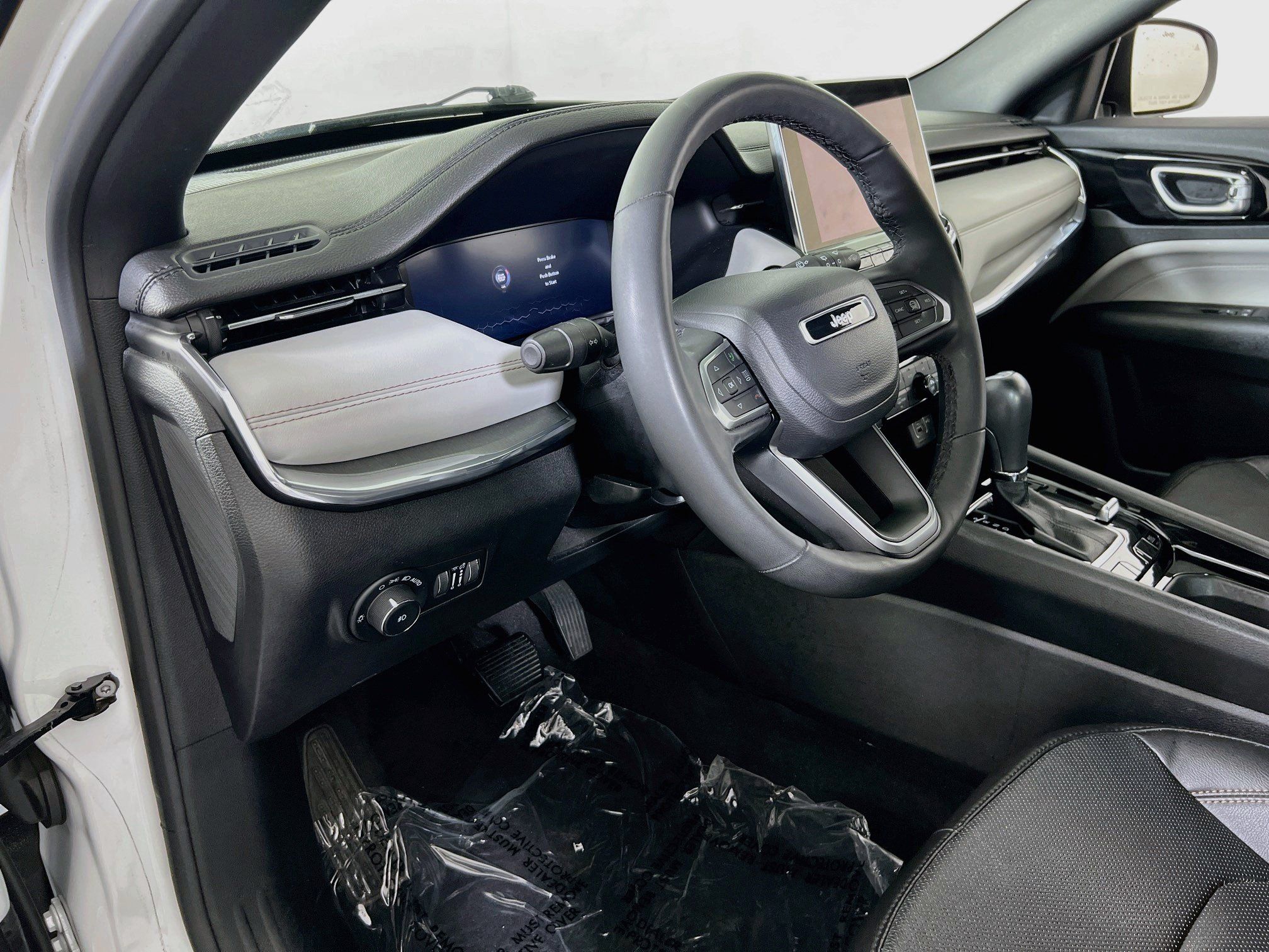 Used 2023 Jeep Compass Limited w/ Elite Group AWD/4WD image 9