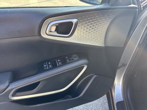 Used 2023 Kia Soul LX image 15