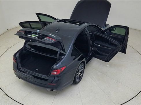 Used 2023 BMW 530e xDrive w/ Premium Package image 89