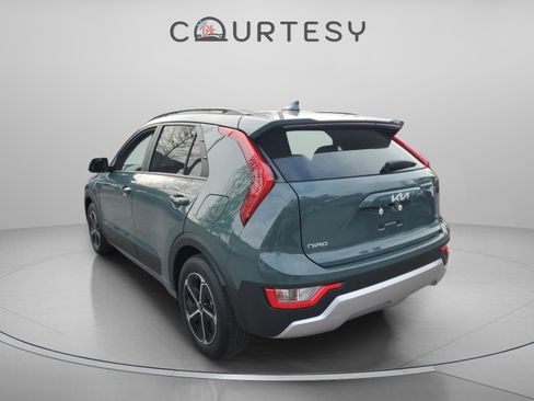 Used 2025 Kia Niro EX image 2
