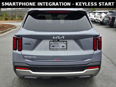 Certified 2025 Kia Sorento S w/ Panoramic Sunroof Package image 6