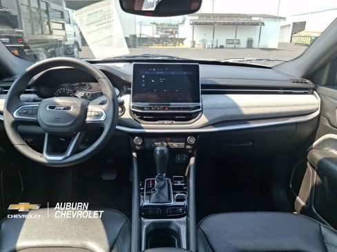Used 2024 Jeep Compass Latitude AWD/4WD image 9