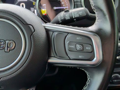 Used 2022 Jeep Wrangler Unlimited Sahara AWD/4WD image 12