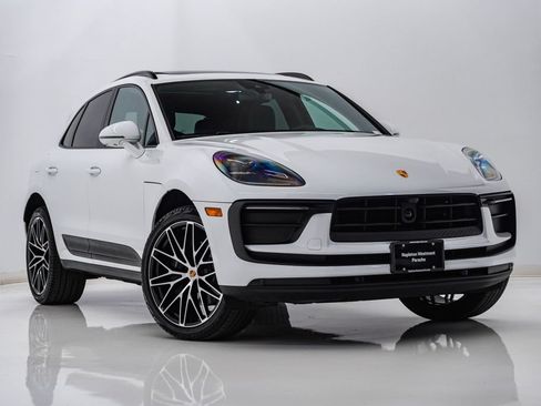 Certified 2026 Porsche Macan AWD/4WD image 8