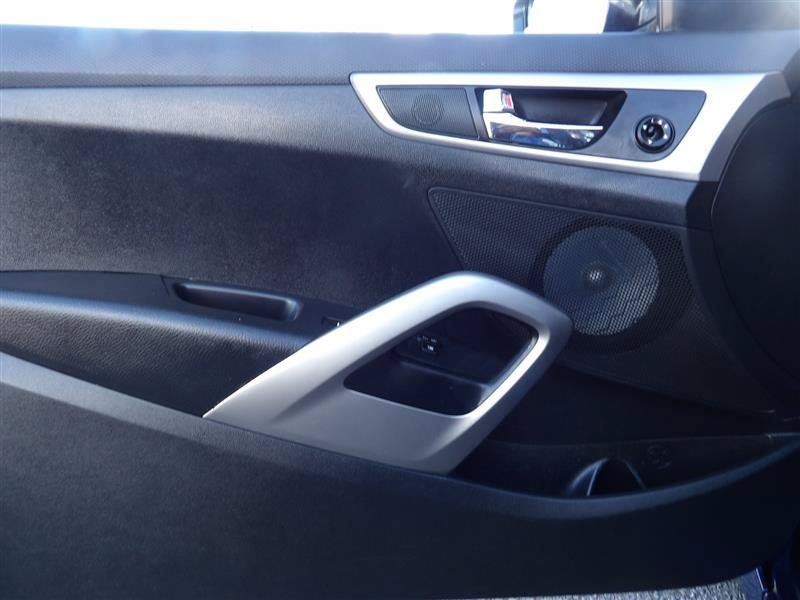 Used 2017 Hyundai Veloster FWD image 21