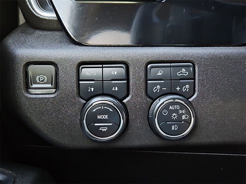 Used 2024 Chevrolet Silverado 1500 LTZ image 23