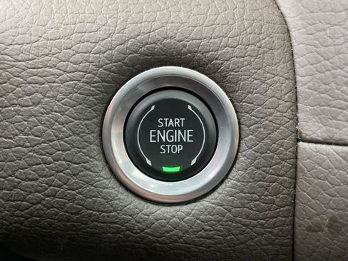 Used 2024 GMC Yukon Denali w/ Denali Reserve Package image 35