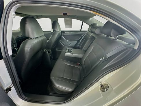 Used 2011 Volkswagen Jetta SE FWD image 25